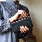 少し小ぶりな長財布「ティオ・ネロ（ブラック）」