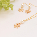雪の結晶◎ピアスとネックレス セット◎ゴールド