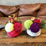 手のひらサイズ 置型のお正月飾り。和室にぴったり。紅白の花手まり〜【お花の色を選べます】