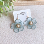 ミントカラーお花の刺繍ゆらゆらピアス/イヤリング/サージカルステンレス ニッケルフリー nonoacs オーガンジー