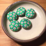 レトロな小花のくるみボタン 18mm