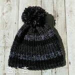 🌟ボーダー柄ボンボン付き模様編みニット帽(大人用)¥2200→¥1100に値下げ致します!