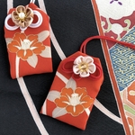 （紅椿白椿）元巫女が作る花のお守り袋