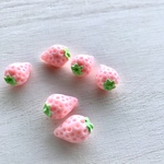 【4個】いちご　立体パーツ　◇ピンク◇