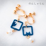 のぞき猫のイヤリング/ピアス