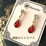 ■プチドロップ 樹脂ポストピアス レッド