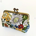 リバティ　がま口ポーチ