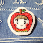 【手刺繍ブローチ】りんごちゃん。