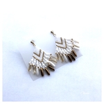  Vライン×チェコビーズピアス《White×gold》