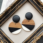 レザーカボション&ウッド風チャームピアス／イヤリング