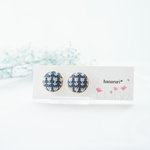 刺繍のイヤリングorピアス・チューリップ《ビンテージブルー》