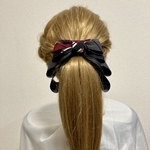 濃いグレーの大人可愛い大きなヘアリボンポニーフック　柄リボン