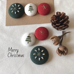 クリスマス　ビーズと刺繍のブローチ　3個セット
