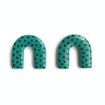 U dot stud ＜gray＞ Uスタッドピアス/イヤリング(アレルギー対応)