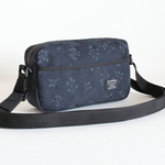 最終出品　小さいサイズ　ブルーグレー色　木の実柄プリント　コーデュロイ生地　シンプルショルダーバッグ♪　Fm2 Lab.