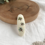 ふんわり 木の実刺繍 パッチンピン（5cm）