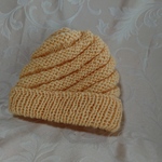 ニット帽、明るいクリーム色