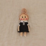 黒ドットワンピースドール