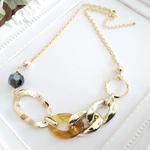 変形メタルリングとアクリルチェーンのネックレス（ギフトラッピング無料）