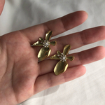 フラワーゴールドピアス／イヤリング