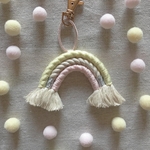 マクラメレインボーチャーム