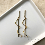 ゴールドスティックねじれピアス・樹脂ピアス・イヤリング