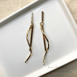 ゴールドスティックゆがみピアス・樹脂ピアス・イヤリング