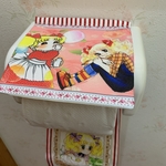 女の子柄のトイレットペーパーホルダー
