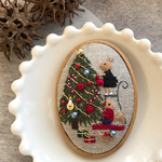 リネン生地枠付刺繍ブローチ