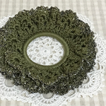 2021シュシュ祭り♪オリーブグリーンのレース糸で編んだフリルたっぷり♪のコットンシュシュ/ダブルフリル