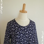 sale!!リバティ風☆バイアスフレアー花柄ワンピース　ネイビー