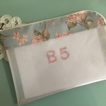リバティビニコ　B5大きく開く連絡袋　アーカイブライラック