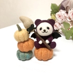 羊毛フェルト　コウモリ白くまちゃんとかぼちゃとほうき