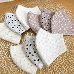 新作✩.*˚キレイな刺繍マスク✩.*˚抗菌抗ウイルス生地グレンゼ使用 選べる3色✩.*˚マスク紐選択出来ます✩.*˚モカラ刺繍✩.*˚秋マスク冬マスク