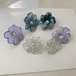 アクリルフラワーピアス