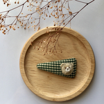 triangle pin (green ×beige 🐻)