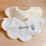 裏地が選べる𖥧𖤣お名前いり　もくもく・はなびら刺繍スタイ