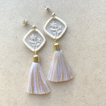 オーガンジー刺繍　お花とタッセルのピアス/イヤリング