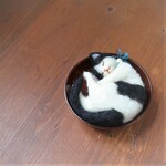 天然木◆漆皿ねこ　ひじきΦ11cm★全国発送一律４００円