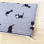 【11/4販売・送料込】白くつした黒猫と肉球柄のフラットポーチ