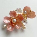 キラキラ桜吹雪のヘアクリップ ピンク色