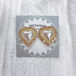 ゴールドベースのホワイトパールハート♥ビジューイヤリング