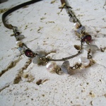 引き寄せる導き＂ラブラドライト＆ガーネット＆淡水パール＂ネックレス