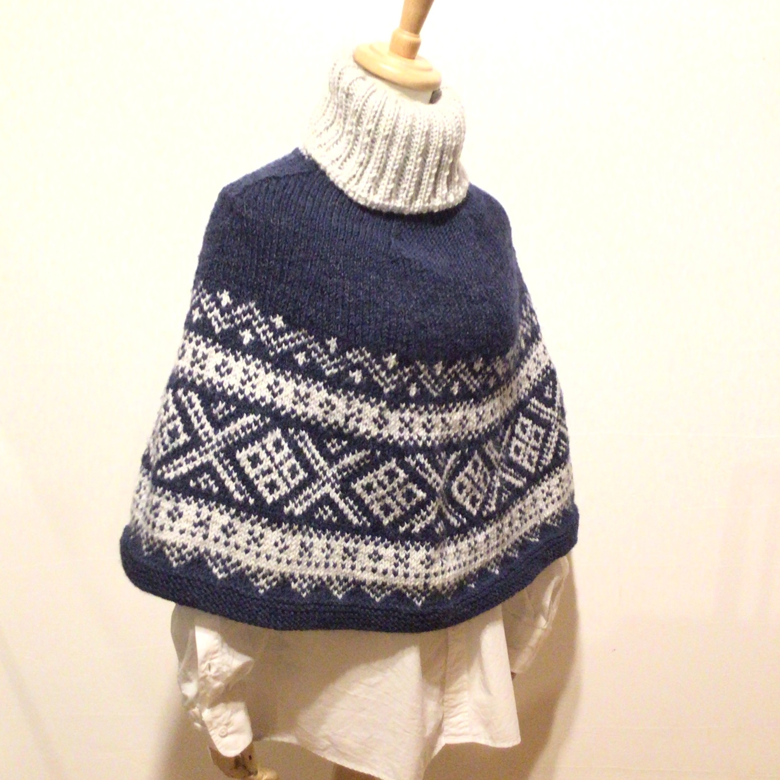 手編み　ハンドメイド　グレーの暖かポンチョ 楽天市場】毛糸のポンチョの通販