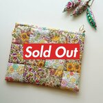 【送料無料】リバティ・パッチワークのふわふわ通帳ケース