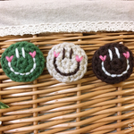 胸元にちょこん♡ほっこりニコちゃんの毛糸バッジ♡ほっぺピンク３コset🤗