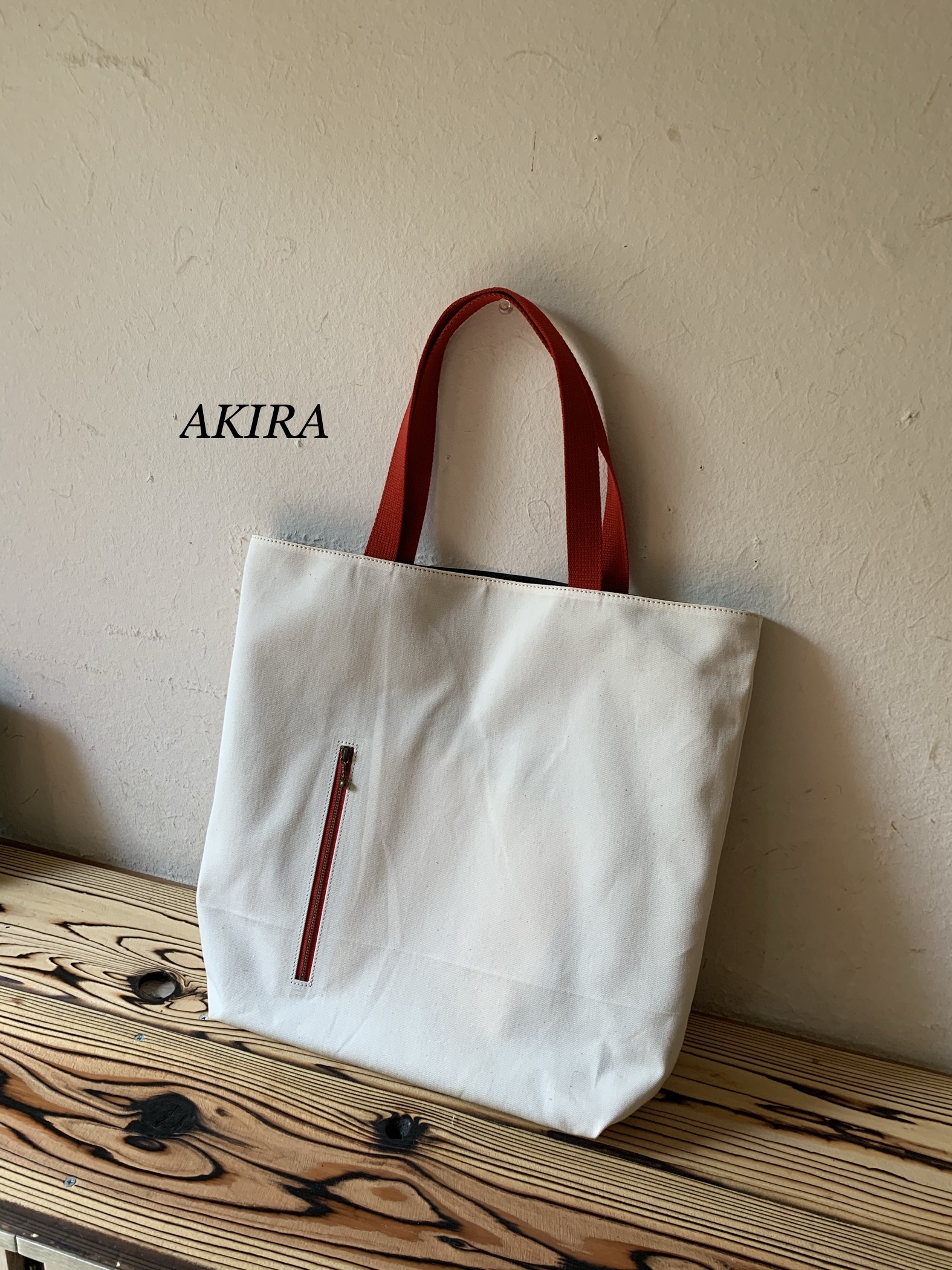 リバーシブル キャンパストートバッグ 黒＆生成り 持ち手赤 - AKIRA