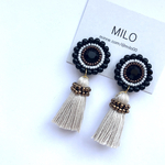 ブラック×ブラウンフラワーとタッセルのビーズ刺繍ピアス/イヤリング