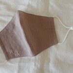 着け心地がいい　手刺繍入り　ハーフリネンマスク　グレイッシュピンク