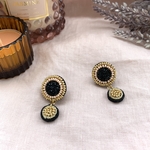 ビーズ刺繍＊ブラックとピンクのキラキラピアス